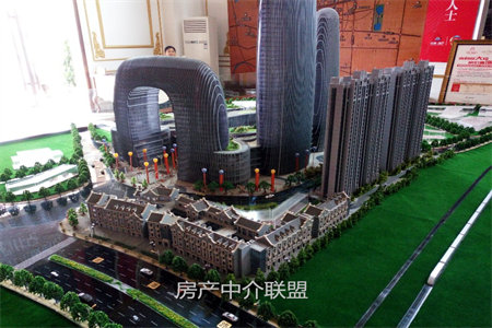 城南金茂嘉苑3室2厅2卫98.6万141m2出售